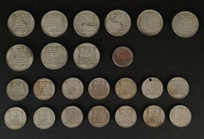 null Réunion de pièces en argent comprenant :

- 9 pièces de 20 francs Turin,

-...