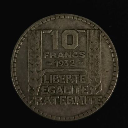 null Ensemble de pièces en argent comprenant :

4 pièces de 50 francs Hercule.

3...