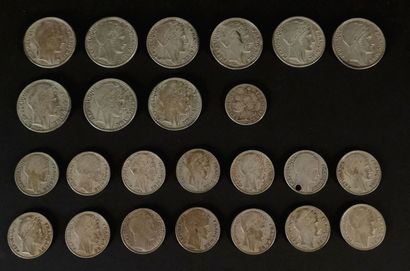 null Réunion de pièces en argent comprenant :

- 9 pièces de 20 francs Turin,

-...