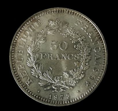 null Ensemble de pièces en argent comprenant :

4 pièces de 50 francs Hercule, 1...