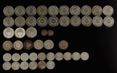 null Ensemble de 47 pièces en argent comprenant : 23 pièces de 50 francs Hercule,...