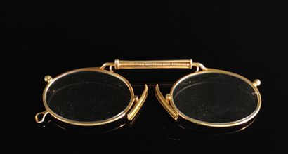 null Pair of yellow gold lorgnettes.

L_9 cm, in their case.

Gross weight: 11.58...