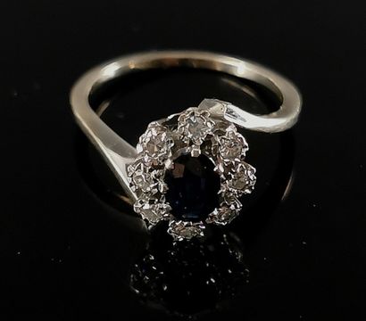 null White gold daisy ring set with a blue stone surrounded by white stones.

Finger...