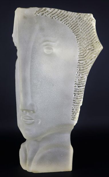null Gilles CHABRIER (born in 1959). 

Head.

Corning glass sculpture, signed and...