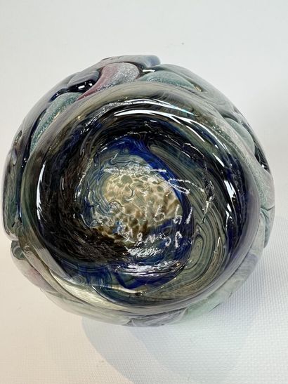 null Jean Claude NOVARO (1943-2015).

Vase en verre à inclusions vert, mauve et bleu....