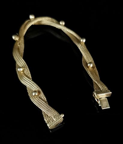 null Bracelet en or jaune formé de torsades et perles d'or.

L_19,5 cm.

17,09 grammes,...