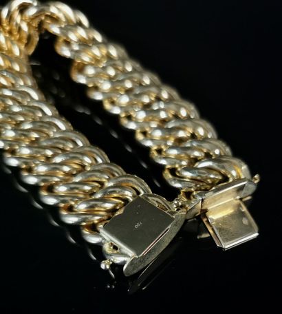 null Bracelet articulé en or jaune à maille américaine.

L_ 18 cm.

52.03 grammes...