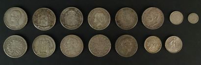 null Ensemble de pièces en argent comprenant :

- Deux pièces de 5 francs Semeuse,

-...