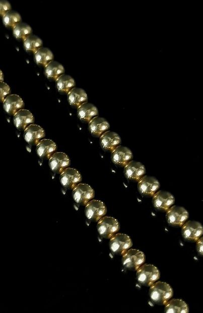 null Collier en or et perles d'or.

L_44 cm.

19,48 grammes, 18K, 750°/00