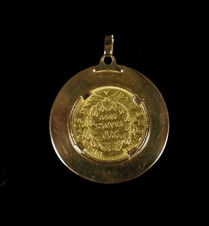 null Pendentif en or jaune serti d'une pièce de 20 francs or 1860.

H_ 5.5 cm.

12.12...