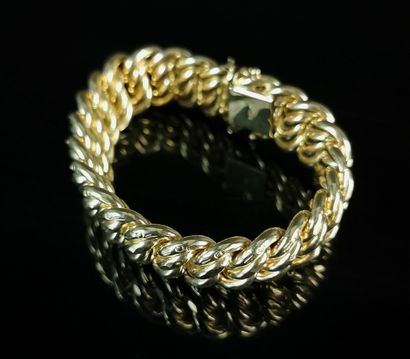 null Bracelet articulé en or jaune à maille américaine.

L_ 18 cm.

52.03 grammes...