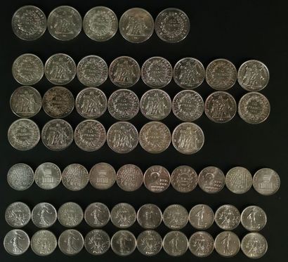 null Réunion de pièces en argent comprenant :

- Cinq pièces 50 francs Hercule, 

-...