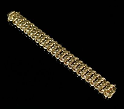 null Bracelet articulé en or jaune à maille américaine.

L_ 18 cm.

52.03 grammes...