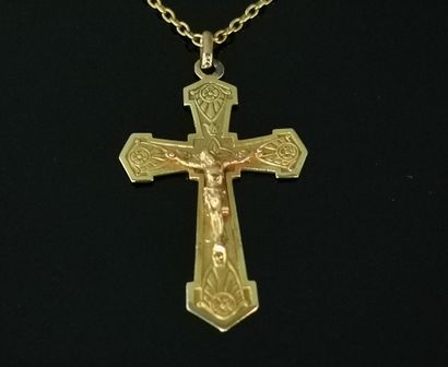 null Chaîne en or jaune retenant un crucifix en pendentif, en or jaune.

L_49 cm...