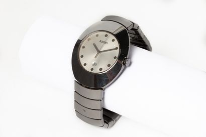 null RADO.

Montre bracelet de dame modèle "Ovation" à boîtier et bracelet en acier...