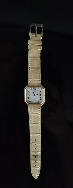 null BAUME & MERCIER, Genève.

Montre bracelet à boîtier octogonal en or jaune, le...