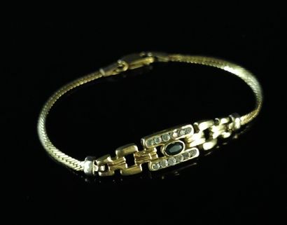 null Bracelet en or jaune, pierre bleue et diamants.

L_17 cm.

Poids brut : 9,15...