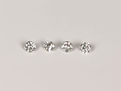 null Ensemble de quatre diamants sur papier pesant au total environ 0.3 carat.