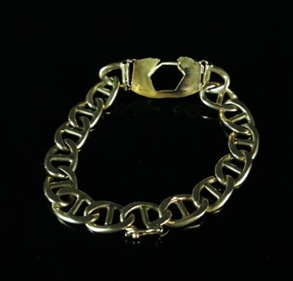 null Bracelet en or jaune, formant anciennement montre.

L_18 cm.

22,06 grammes,...