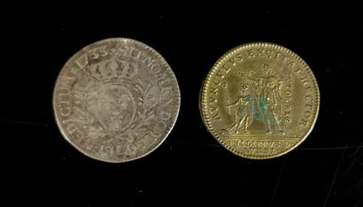 null Dixième d'écu Louis XV en argent, 1733, et jeton royal Louis XV en laiton.

Poids...