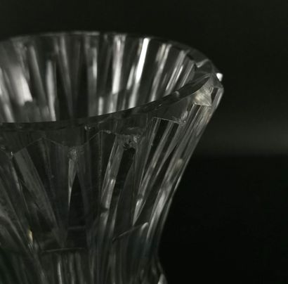 null SAINT LOUIS et VAL SAINT LAMBERT.

Deux vases en cristal.

H_25 cm et 24 cm,...
