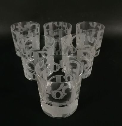 null DIOR.

Suite de six verres à whisky en cristal gravé.

H_9 cm