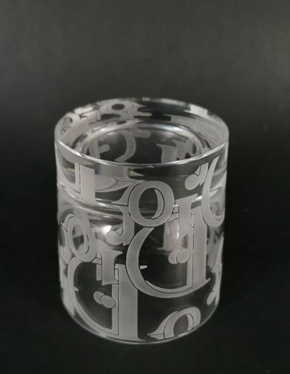 null DIOR.

Suite de six verres à whisky en cristal gravé.

H_9 cm