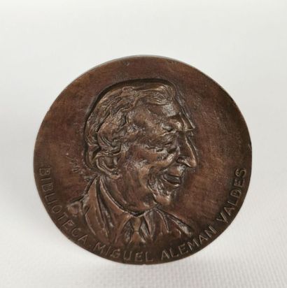 null Médaille en bronze pour la Biblioteca Miguel Aleman Valdes, Castilnovo, Segovia.

D_7,4...