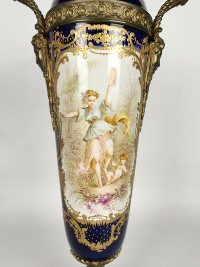 null SEVRES, in the taste of.

Pair of covered vases in bronze and porcelain with...