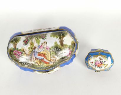 null Two boxes, the largest in porcelain with polychrome decoration of gallant scenes,...
