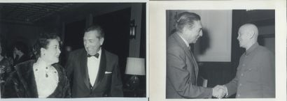 null Deux photographies figurant Miguel Alemán Valdés avec des dignitaires du Japon.

Dans...