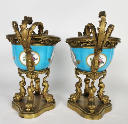 null Pair of Sèvres porcelain incense burners, the mounts in gilt bronze.

The porcelain...