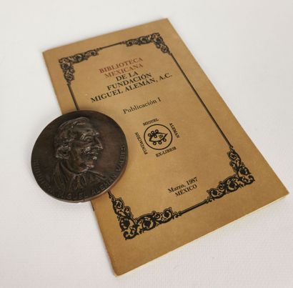 null Bronze medal for the Biblioteca Miguel Aleman Valdes, Castilnovo, Segovia.

D_7,4...