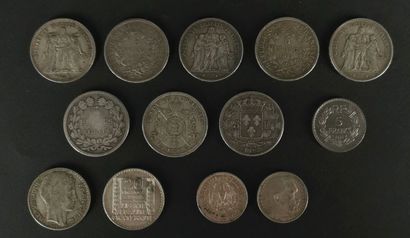 null Lot de 13 pièces en argent, comprenant : 

- 7 pièces de 5 francs 1826, 1870,...