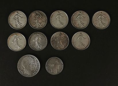 null Réunions de pièces en argent comprenant :

- neuf pièces 5 francs semeuse, 

-...