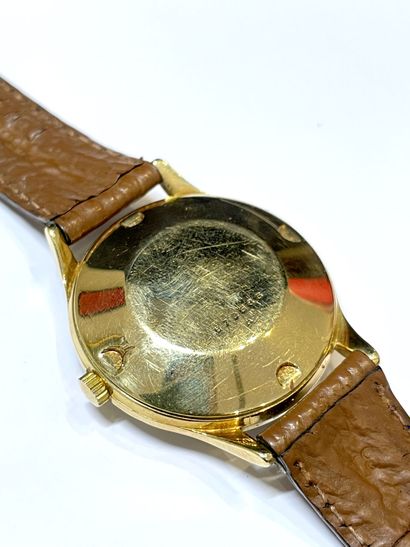 null JAEGER-LECOULTRE.

Men's wristwatch Power reserve in yellow gold, with circular...