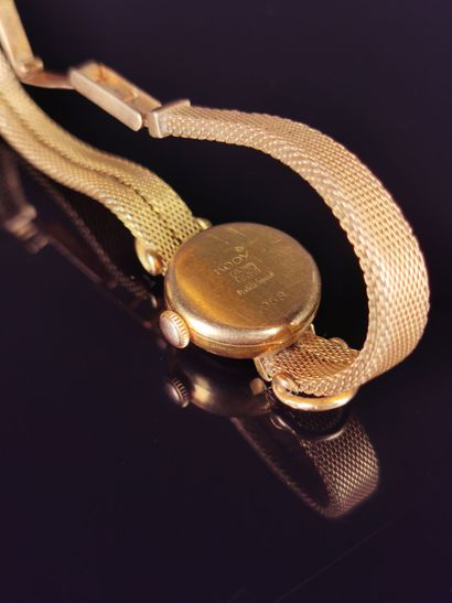 null Lady's wrist watch KODY. 

The case and bracelet in yellow gold. 

L_ 17 cm.

Gross...