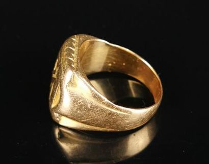 null Chevalière of man in yellow gold engraved GT.

Finger size: 54.

17.38 grams,...