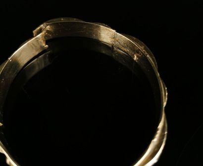 null Bracelet en or jaune et or gris à décor de volutes filigranés.

D_ 6 cm.

29.06...