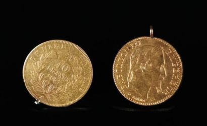 null Two yellow gold pendants made of 10 franc gold Napoleon III coins.

6.41 grams...