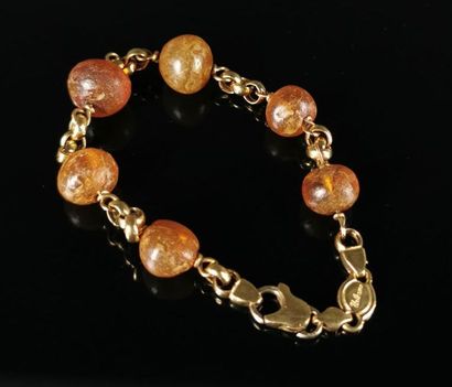 null URBANO, Italy.

Bracelet en or jaune et perles d'ambre.

Signé.

L_19 cm.

Poids...