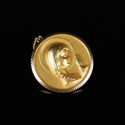 null Médaille religieuse en or jaune.

D_3 cm.

9,37 grammes, 18K, 750°/00