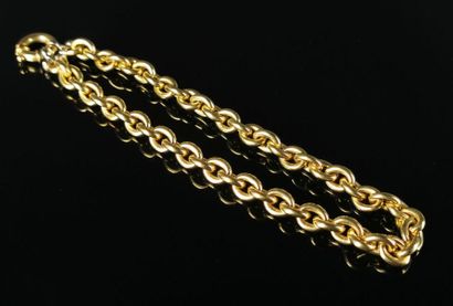 null Necklace with large oval link forçat in yellow gold, the attachments of the...