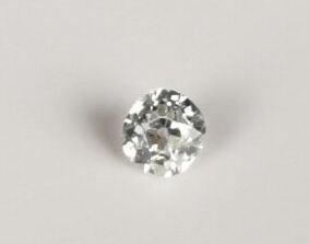 null Diamant taille légèrement coussin, sur papier, pesant environ 0,35 carat