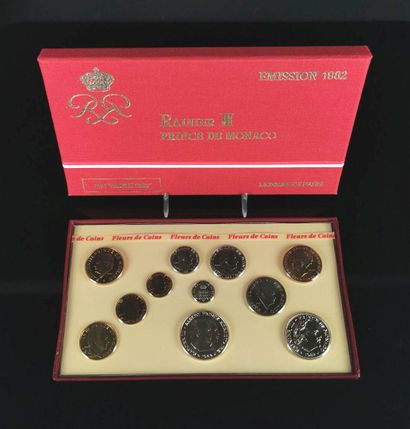 null CURRENCY OF PARIS. Rainier III Prince of Monaco, 1982.

Two sets of coins "Fleurs...