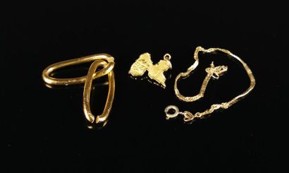 null Ensemble de bijoux en or jaune, comprenant : un bracelet (maille tordue), un...