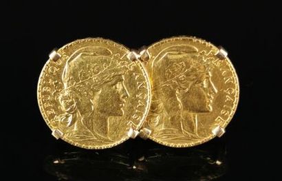 Broche en or ornée de deux pièces de 20 francs...