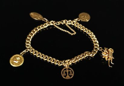null Bracelet decorated with yellow gold charms.

L_ 18 cm.

13.25 grams, 18K, 7...