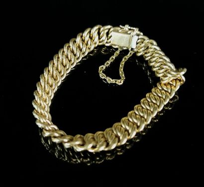 null Bracelet in gold mesh gourmette.

L_19 cm.

18.59 grams, 18K, 750°/00