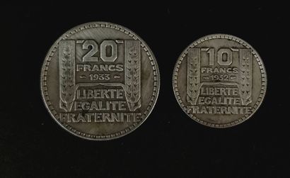 null Réunions de pièces en argent comprenant :

- neuf pièces 5 francs semeuse, 

-...